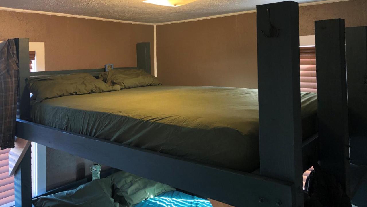 Lava Flow Hostelグランツ エクステリア 写真